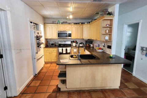 Villa ou maison à vendre à Hialeah, Floride: 4 chambres, 146.97 m2 № 2173292 - photo 25