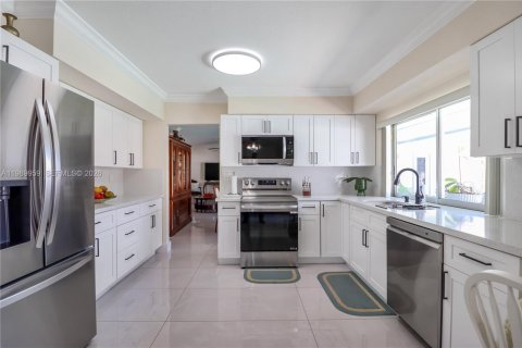 Villa ou maison à vendre à Miami, Floride: 3 chambres, 147.9 m2 № 2052034 - photo 8