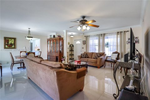 Villa ou maison à vendre à Miami, Floride: 3 chambres, 147.9 m2 № 2052034 - photo 5