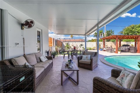 Villa ou maison à vendre à Miami, Floride: 3 chambres, 147.9 m2 № 2052034 - photo 20
