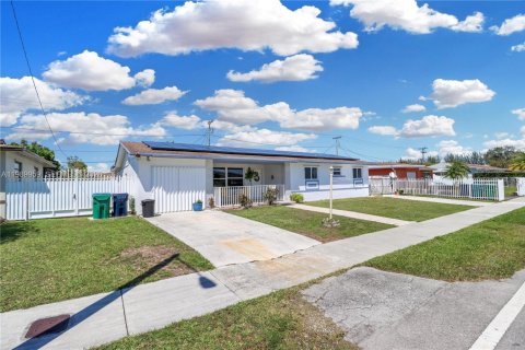 Villa ou maison à vendre à Miami, Floride: 3 chambres, 147.9 m2 № 2052034 - photo 28