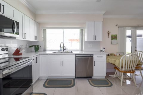 Villa ou maison à vendre à Miami, Floride: 3 chambres, 147.9 m2 № 2052034 - photo 6