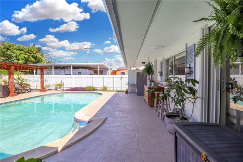 Villa ou maison à vendre à Miami, Floride: 3 chambres, 147.9 m2 № 2052034 - photo 21