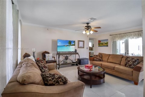 Villa ou maison à vendre à Miami, Floride: 3 chambres, 147.9 m2 № 2052034 - photo 4