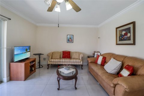 Villa ou maison à vendre à Miami, Floride: 3 chambres, 147.9 m2 № 2052034 - photo 9