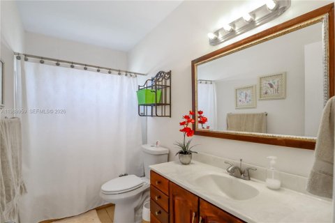 Villa ou maison à vendre à Miami, Floride: 3 chambres, 147.9 m2 № 2052034 - photo 19