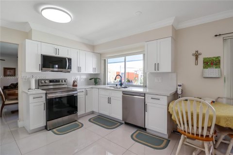 Villa ou maison à vendre à Miami, Floride: 3 chambres, 147.9 m2 № 2052034 - photo 7