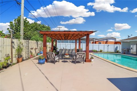 Villa ou maison à vendre à Miami, Floride: 3 chambres, 147.9 m2 № 2052034 - photo 25
