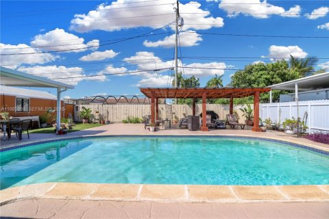 Villa ou maison à vendre à Miami, Floride: 3 chambres, 147.9 m2 № 2052034 - photo 23