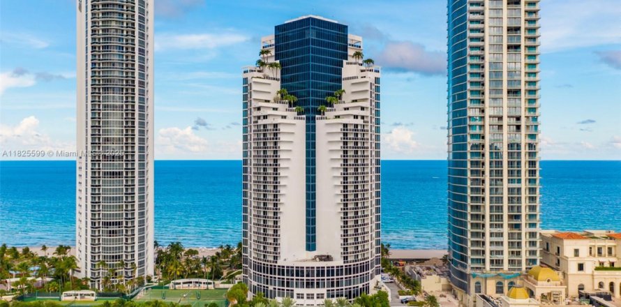 Studio à Condo à Sunny Isles Beach, Floride  № 1814679