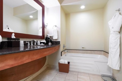 Copropriété à vendre à Sunny Isles Beach, Floride: 164.07 m2 № 1814679 - photo 16