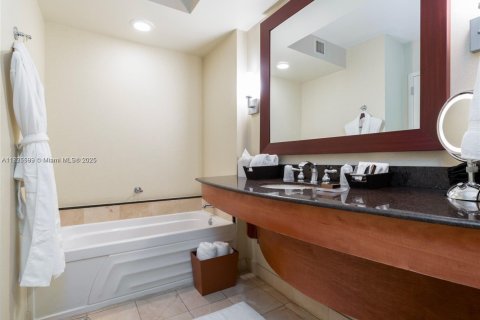 Copropriété à vendre à Sunny Isles Beach, Floride: 164.07 m2 № 1814679 - photo 26