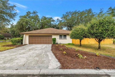 House in Temple Terrace, Florida 5 bedrooms, 325.72 sq.m. № 2391397 - photo 3