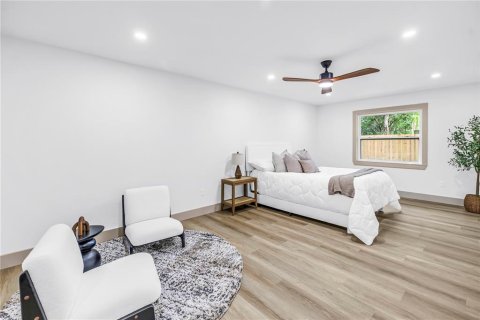 House in Temple Terrace, Florida 5 bedrooms, 325.72 sq.m. № 2391397 - photo 30