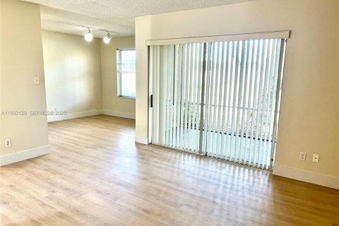 Condominio en alquiler en Coral Springs, Florida, 1 dormitorio, 75.81 m2 № 1991884 - foto 5