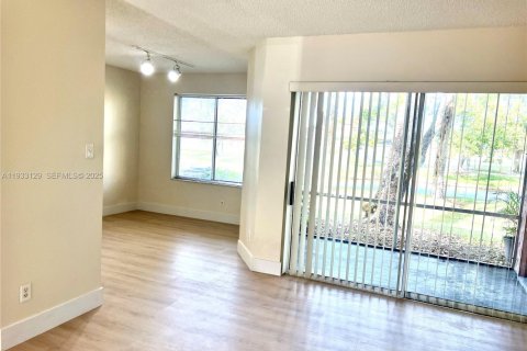 Condominio en alquiler en Coral Springs, Florida, 1 dormitorio, 75.81 m2 № 1991884 - foto 6