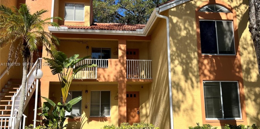 Condominio en Coral Springs, Florida, 1 dormitorio  № 1991884
