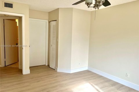 Condominio en alquiler en Coral Springs, Florida, 1 dormitorio, 75.81 m2 № 1991884 - foto 25