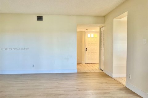 Condominio en alquiler en Coral Springs, Florida, 1 dormitorio, 75.81 m2 № 1991884 - foto 10