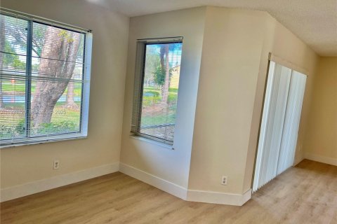 Condominio en alquiler en Coral Springs, Florida, 1 dormitorio, 75.81 m2 № 1991884 - foto 15