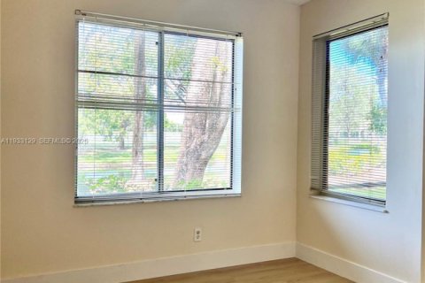 Condominio en alquiler en Coral Springs, Florida, 1 dormitorio, 75.81 m2 № 1991884 - foto 12