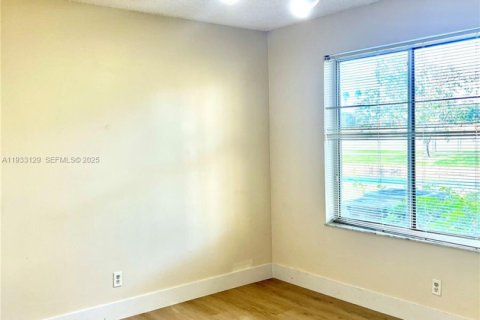 Condominio en alquiler en Coral Springs, Florida, 1 dormitorio, 75.81 m2 № 1991884 - foto 14