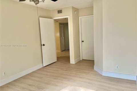 Condominio en alquiler en Coral Springs, Florida, 1 dormitorio, 75.81 m2 № 1991884 - foto 27