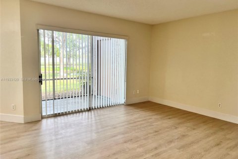 Condominio en alquiler en Coral Springs, Florida, 1 dormitorio, 75.81 m2 № 1991884 - foto 8