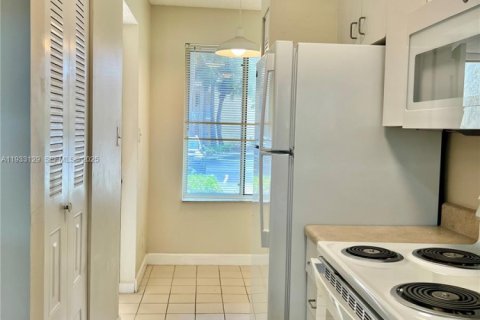 Condominio en alquiler en Coral Springs, Florida, 1 dormitorio, 75.81 m2 № 1991884 - foto 21