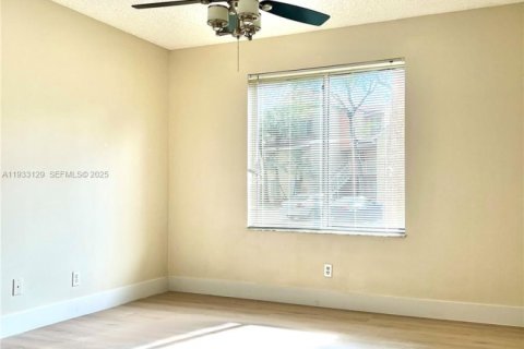 Condominio en alquiler en Coral Springs, Florida, 1 dormitorio, 75.81 m2 № 1991884 - foto 24