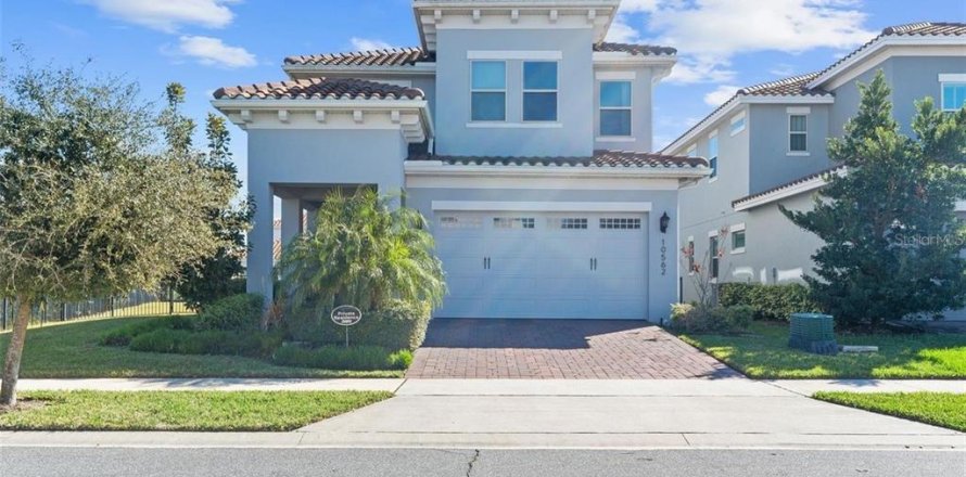 House in Orlando, Florida 3 bedrooms, 189.8 sq.m. № 2235054