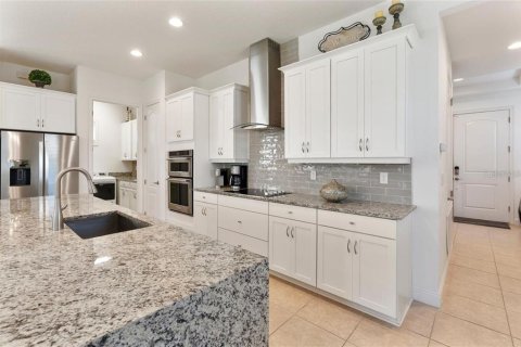House in Orlando, Florida 3 bedrooms, 189.8 sq.m. № 2235054 - photo 12