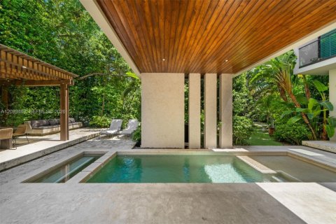 Casa en venta en Miami, Florida, 5 dormitorios, 321.53 m2 № 2244642 - foto 2