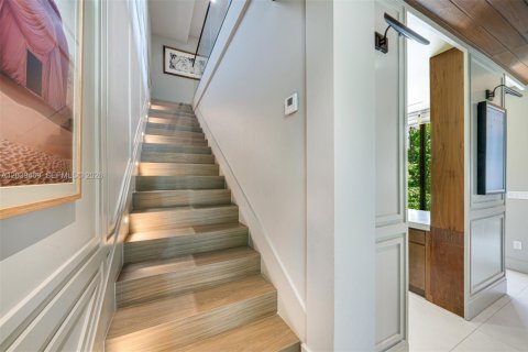 Casa en venta en Miami, Florida, 5 dormitorios, 321.53 m2 № 2244642 - foto 19