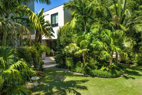 Casa en Miami, Florida 5 dormitorios, 321.53 m2 № 2244642