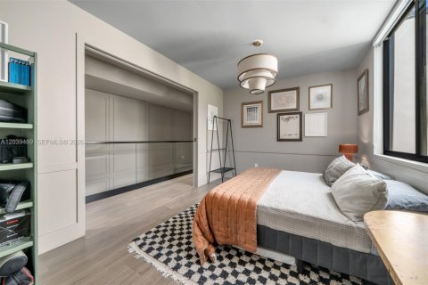 Casa en venta en Miami, Florida, 5 dormitorios, 321.53 m2 № 2244642 - foto 25