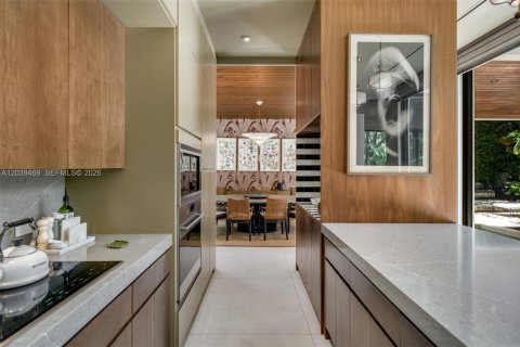 Casa en venta en Miami, Florida, 5 dormitorios, 321.53 m2 № 2244642 - foto 12
