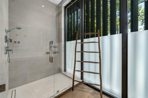 Casa en venta en Miami, Florida, 5 dormitorios, 321.53 m2 № 2244642 - foto 24