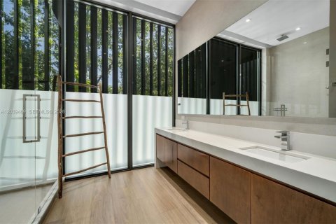 Casa en venta en Miami, Florida, 5 dormitorios, 321.53 m2 № 2244642 - foto 23