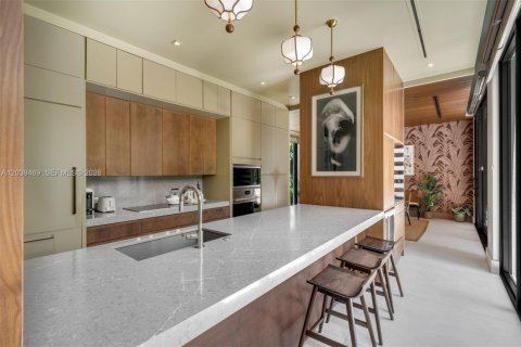Casa en venta en Miami, Florida, 5 dormitorios, 321.53 m2 № 2244642 - foto 11