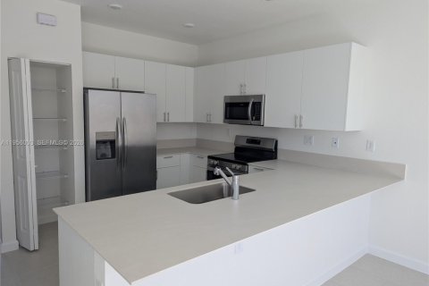 Touwnhouse à louer à Homestead, Floride: 4 chambres № 2020422 - photo 2