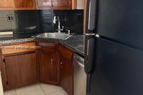 Condo in Miami, Florida  № 1994104 - photo 2