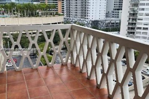 Condo in Miami, Florida  № 1994104 - photo 3