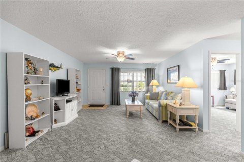 House in Ocala, Florida 2 bedrooms, 162.39 sq.m. № 2238037 - photo 5