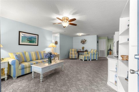 House in Ocala, Florida 2 bedrooms, 162.39 sq.m. № 2238037 - photo 4