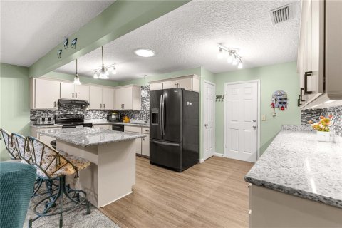 House in Ocala, Florida 2 bedrooms, 162.39 sq.m. № 2238037 - photo 13