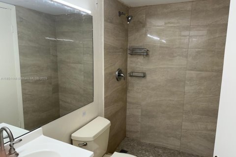 Copropriété à louer à Miami, Floride: 2 chambres, 83.43 m2 № 1855329 - photo 4