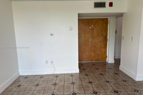Copropriété à louer à Miami, Floride: 2 chambres, 83.43 m2 № 1855329 - photo 15
