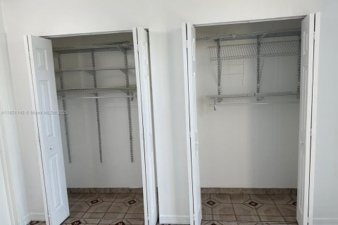 Copropriété à louer à Miami, Floride: 2 chambres, 83.43 m2 № 1855329 - photo 3