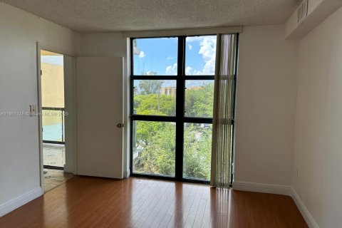 Copropriété à louer à Miami, Floride: 2 chambres, 83.43 m2 № 1855329 - photo 8